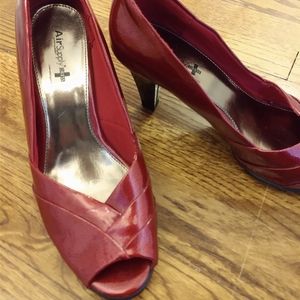 Wine peep toe pumps size 8M